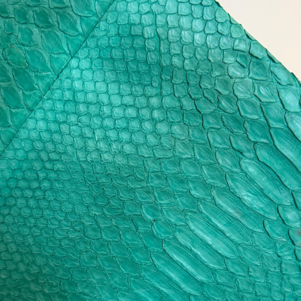 URBANT Leather Turquoise/GREEN Oversized Wristlet/ Clutch. - Picture 2 of 10